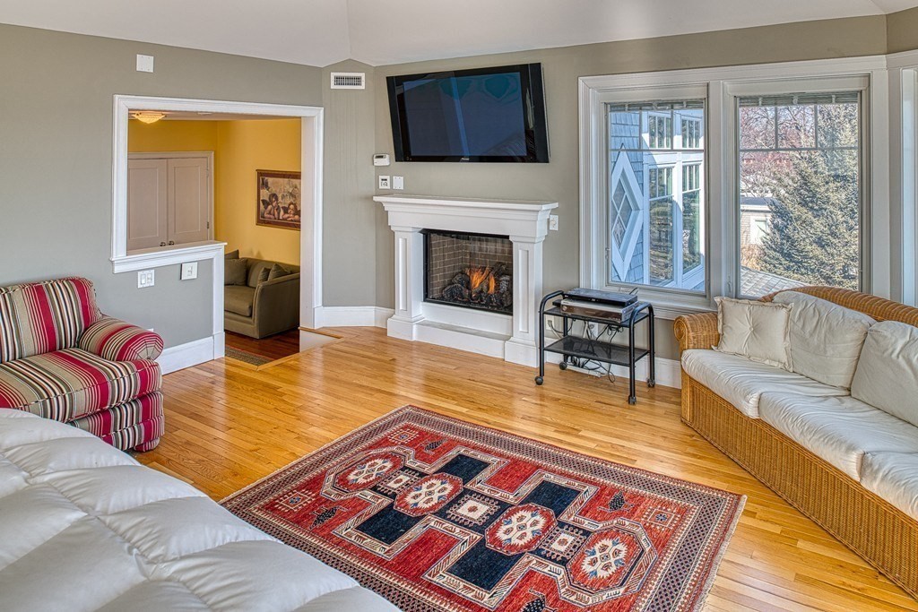 450 Atlantic Avenue Marblehead, MA 01945 - Photo 13 of 25