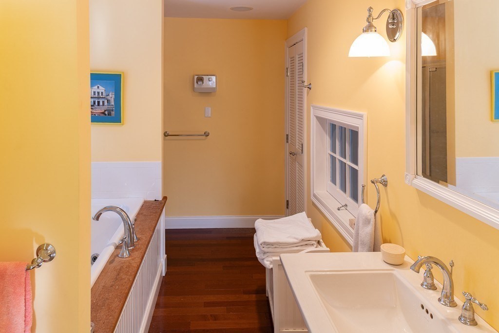 450 Atlantic Avenue Marblehead, MA 01945 - Photo 14 of 25