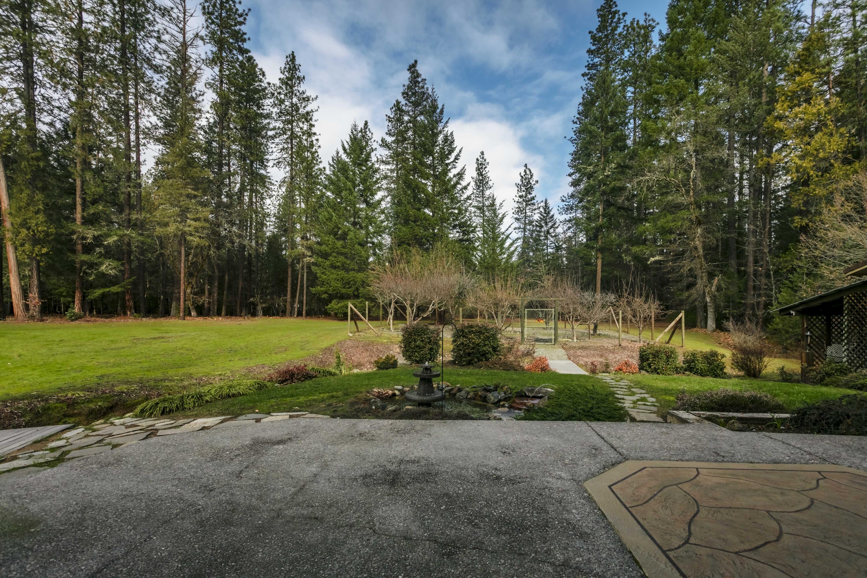 285 Riessen Road Grants Pass, OR 97526 - Photo 13 of 59 Back Porch
