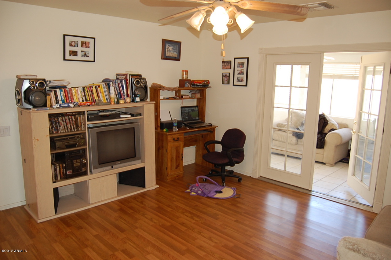 1868 West Renaissance Avenue Apache Junction, AZ 85120 - Photo 3 of 8 Great Room 2