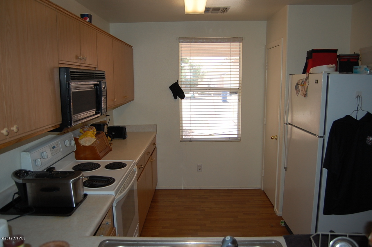 1868 West Renaissance Avenue Apache Junction, AZ 85120 - Photo 6 of 8 Kitchen 2