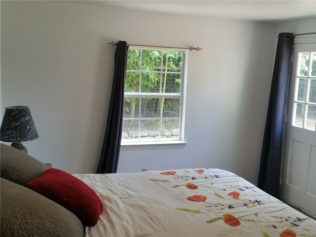 2307 B Riverside Farms Road Austin, TX 78741 - Photo 15 of 34 BEDRM 2 DOWNSTAIRS-CAN PUT KING BED