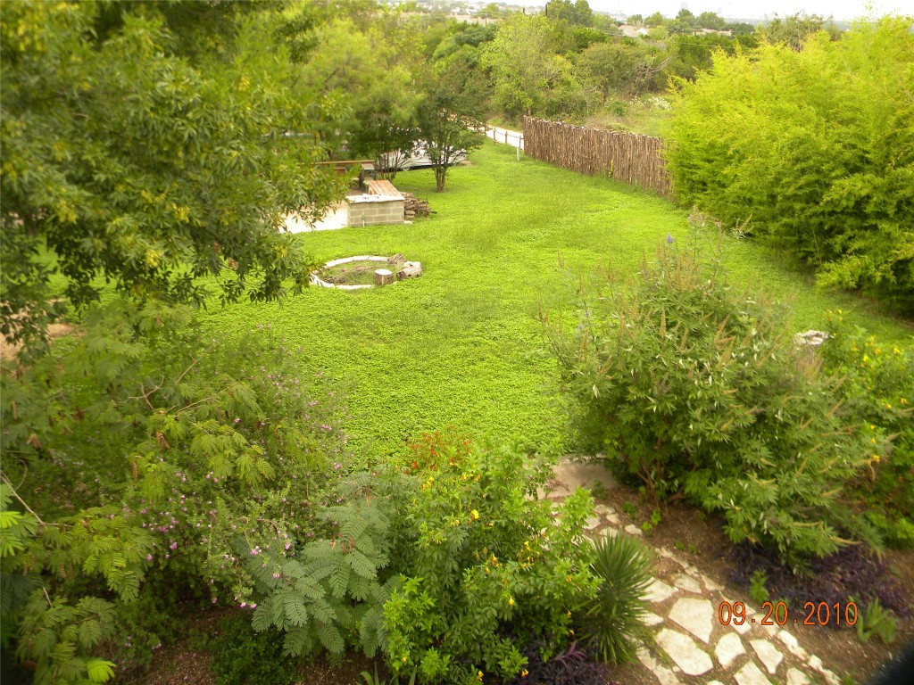 2307 B Riverside Farms Road Austin, TX 78741 - Photo 6 of 34 View of yard