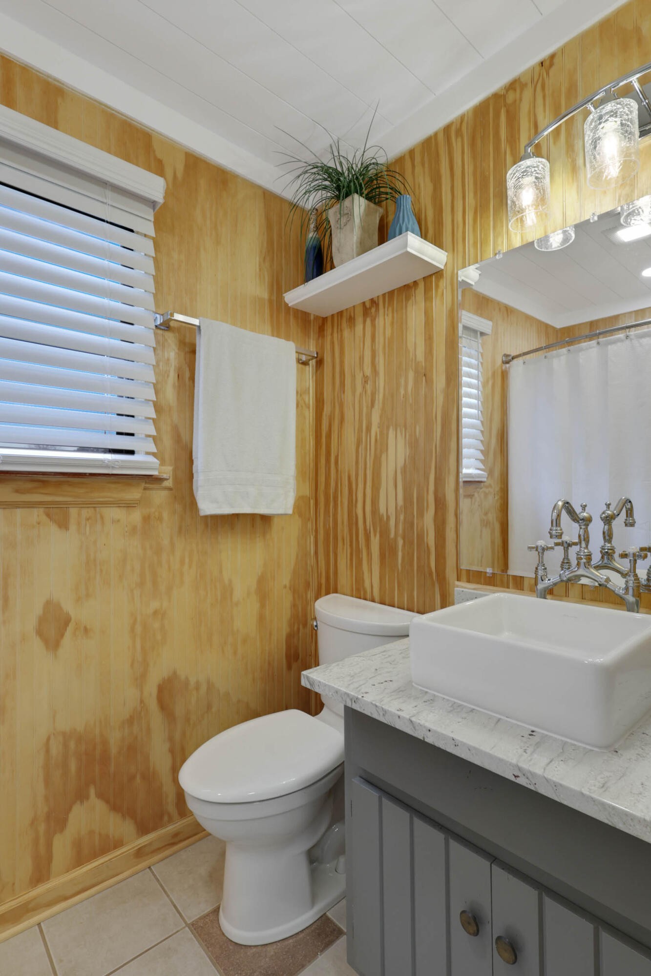 706 Swansons Ridge Road Chattanooga, TN 37421 - Photo 13 of 29 a bathroom with a sink a toilet and shower