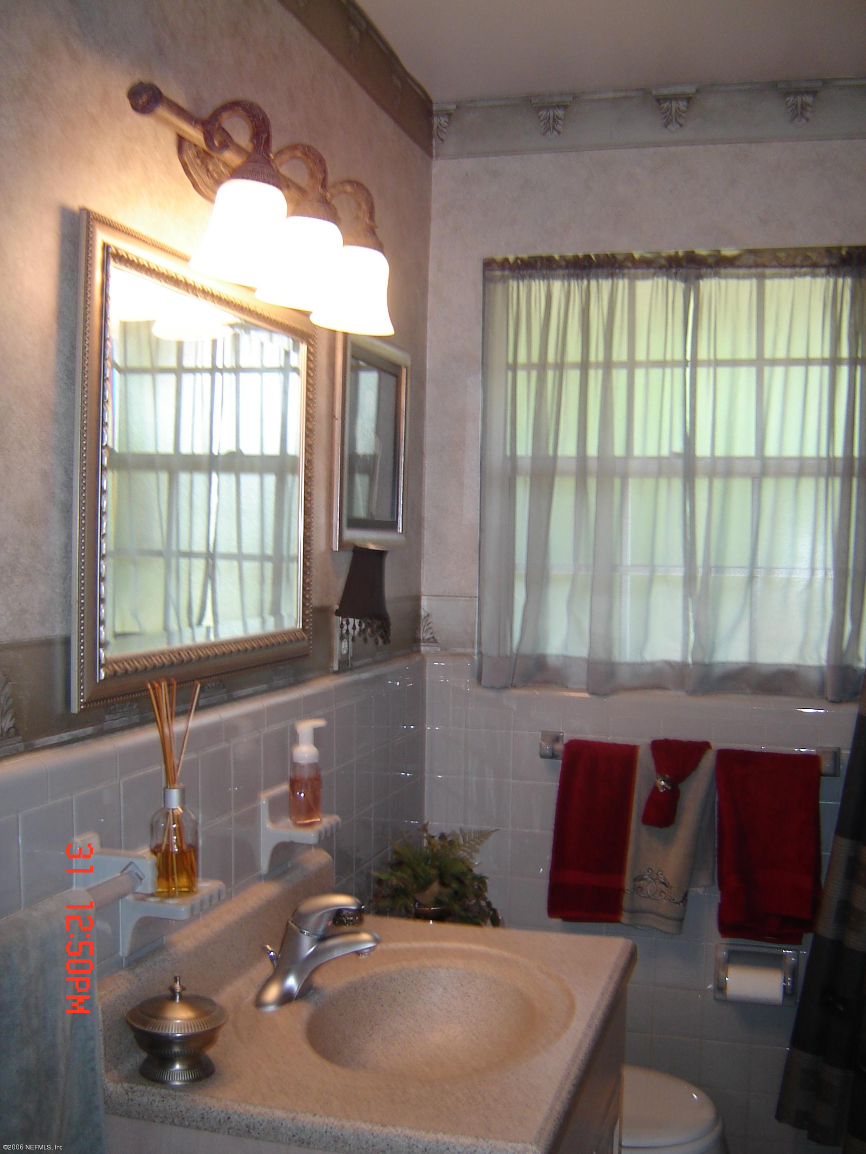 7610 Altama Road Jacksonville, FL 32216 - Photo 9 of 17 Hall bathroom