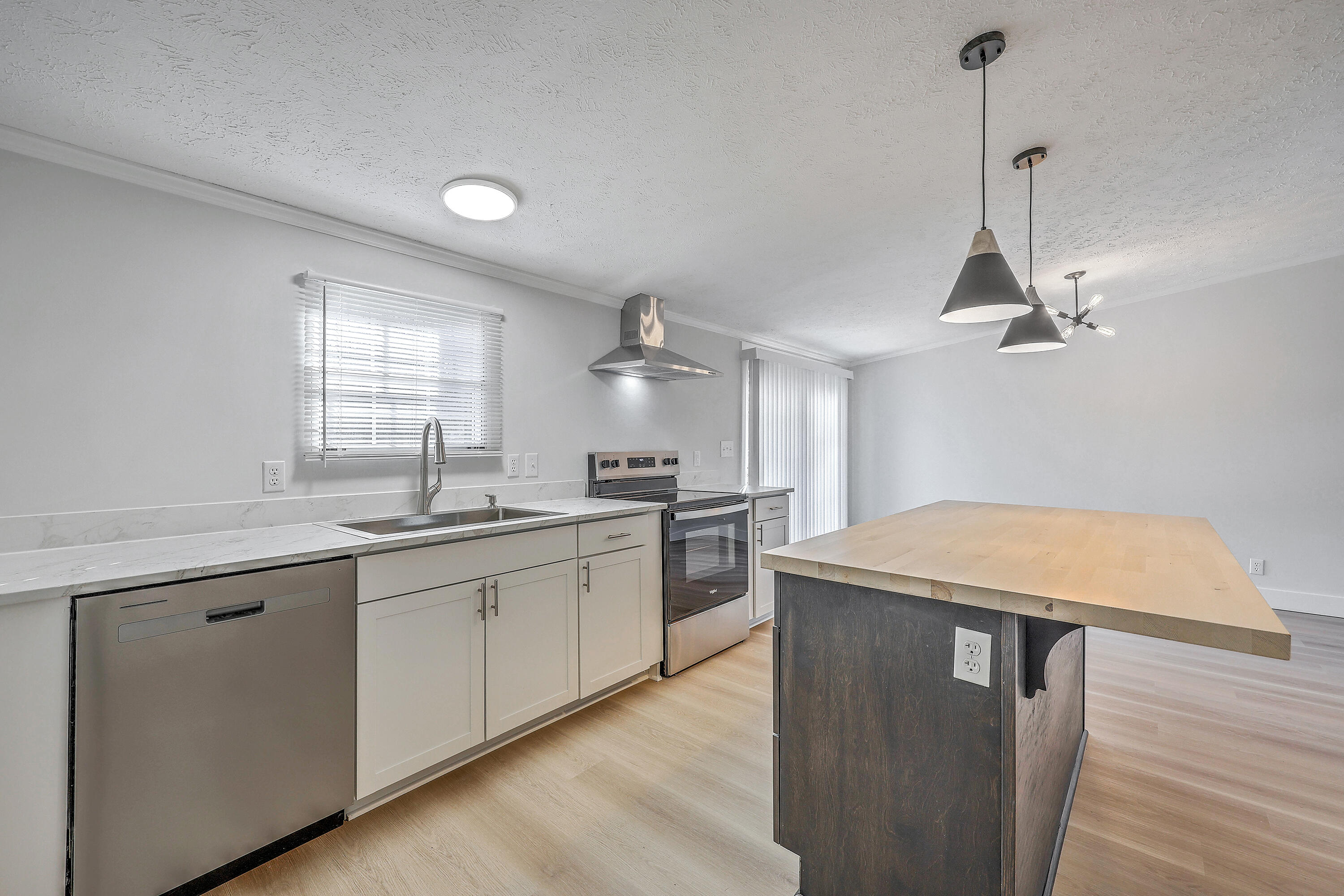 860 Toney Bay Road Holly Hill, SC 29059 - Photo 12 of 39 Kitchen