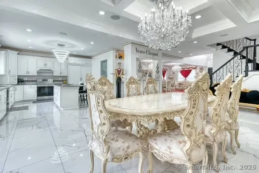 $980,000 | 93 South Road, Farmington, CT 06032