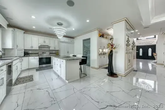 $980,000 | 93 South Road, Farmington, CT 06032