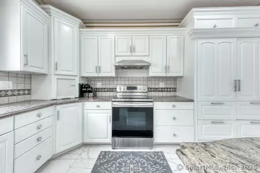 $980,000 | 93 South Road, Farmington, CT 06032