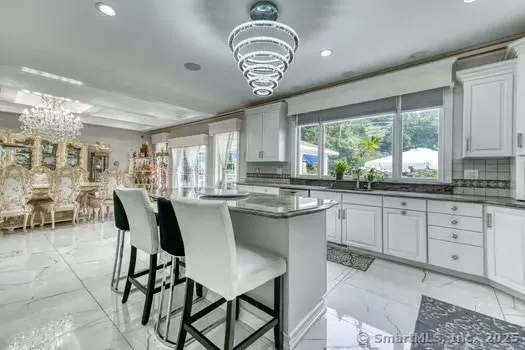 $980,000 | 93 South Road, Farmington, CT 06032