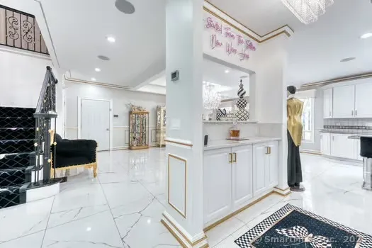 $980,000 | 93 South Road, Farmington, CT 06032