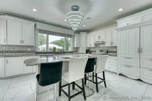 $980,000 | 93 South Road, Farmington, CT 06032