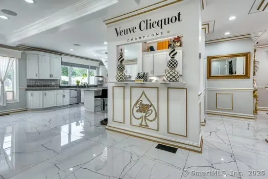 $980,000 | 93 South Road, Farmington, CT 06032