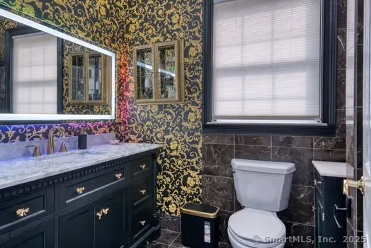 $980,000 | 93 South Road, Farmington, CT 06032