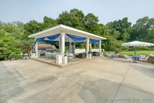 $980,000 | 93 South Road, Farmington, CT 06032