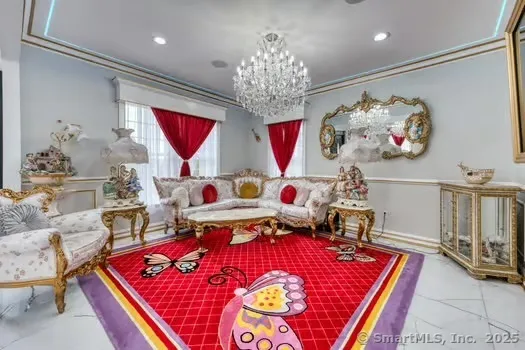 $980,000 | 93 South Road, Farmington, CT 06032