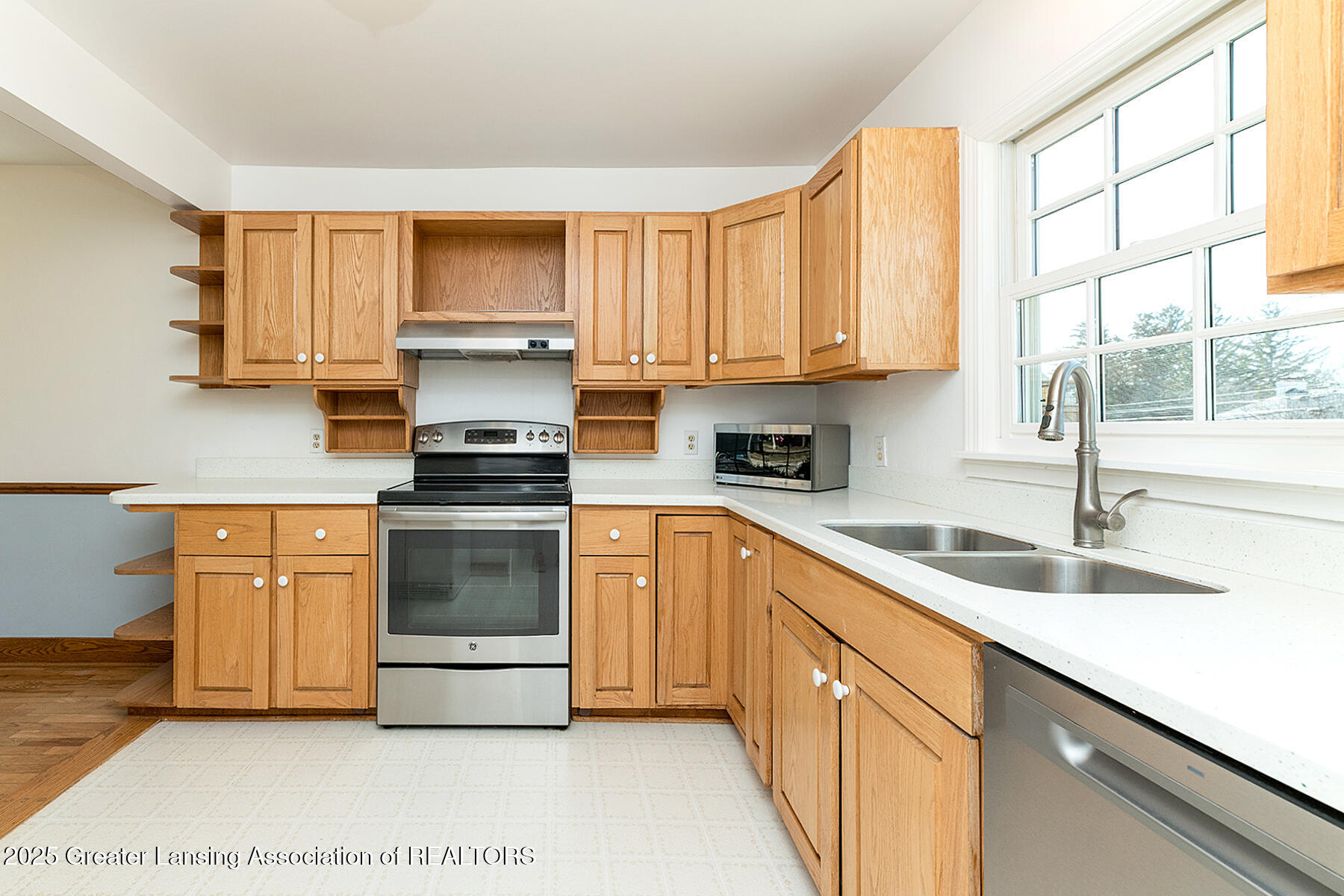 417 Kensington Road East Lansing, MI 48823 - Photo 12 of 31 Kitchen