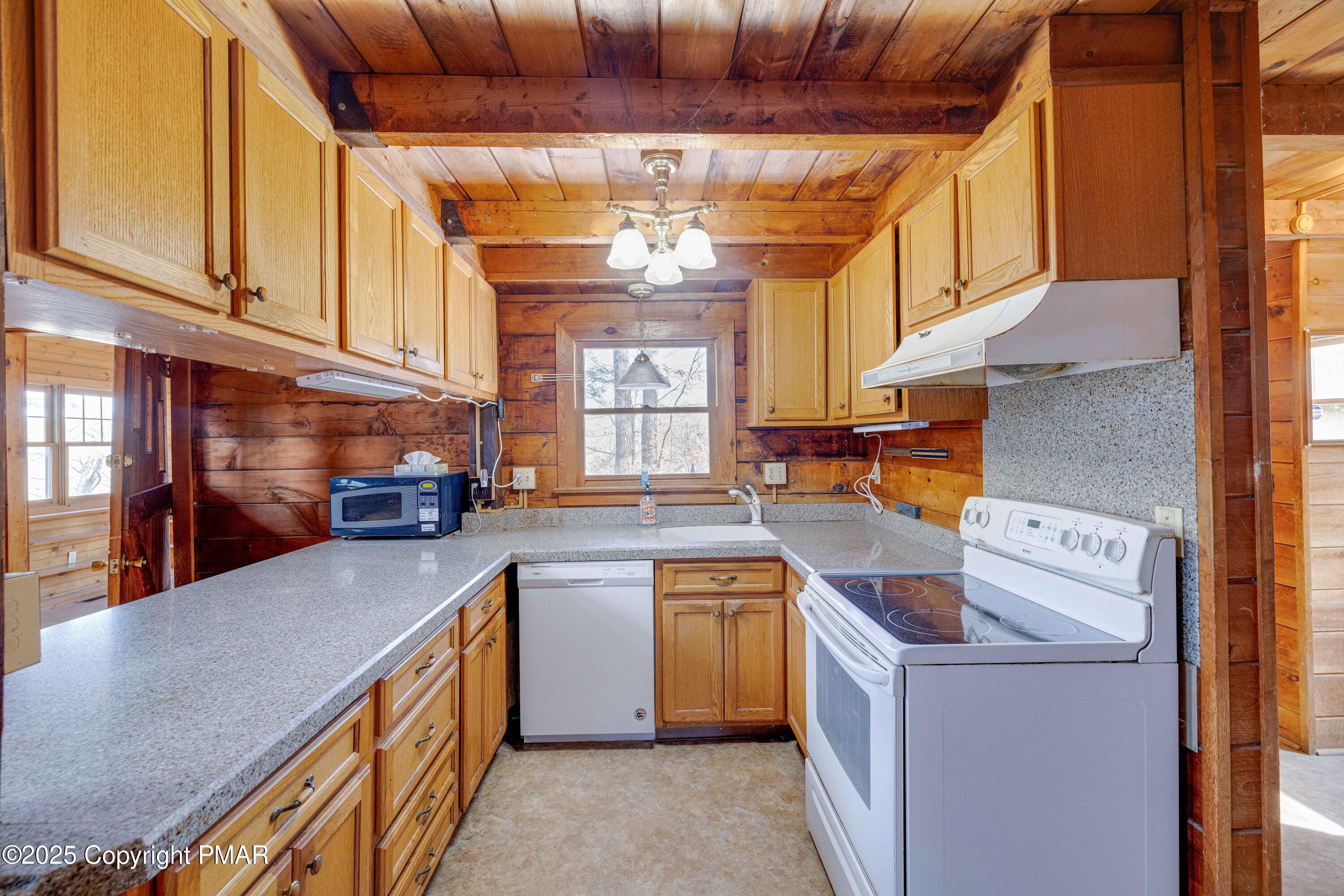 514 Ridgeview Drive Bartonsville, PA 18321 - Photo 5 of 38 RBR56870