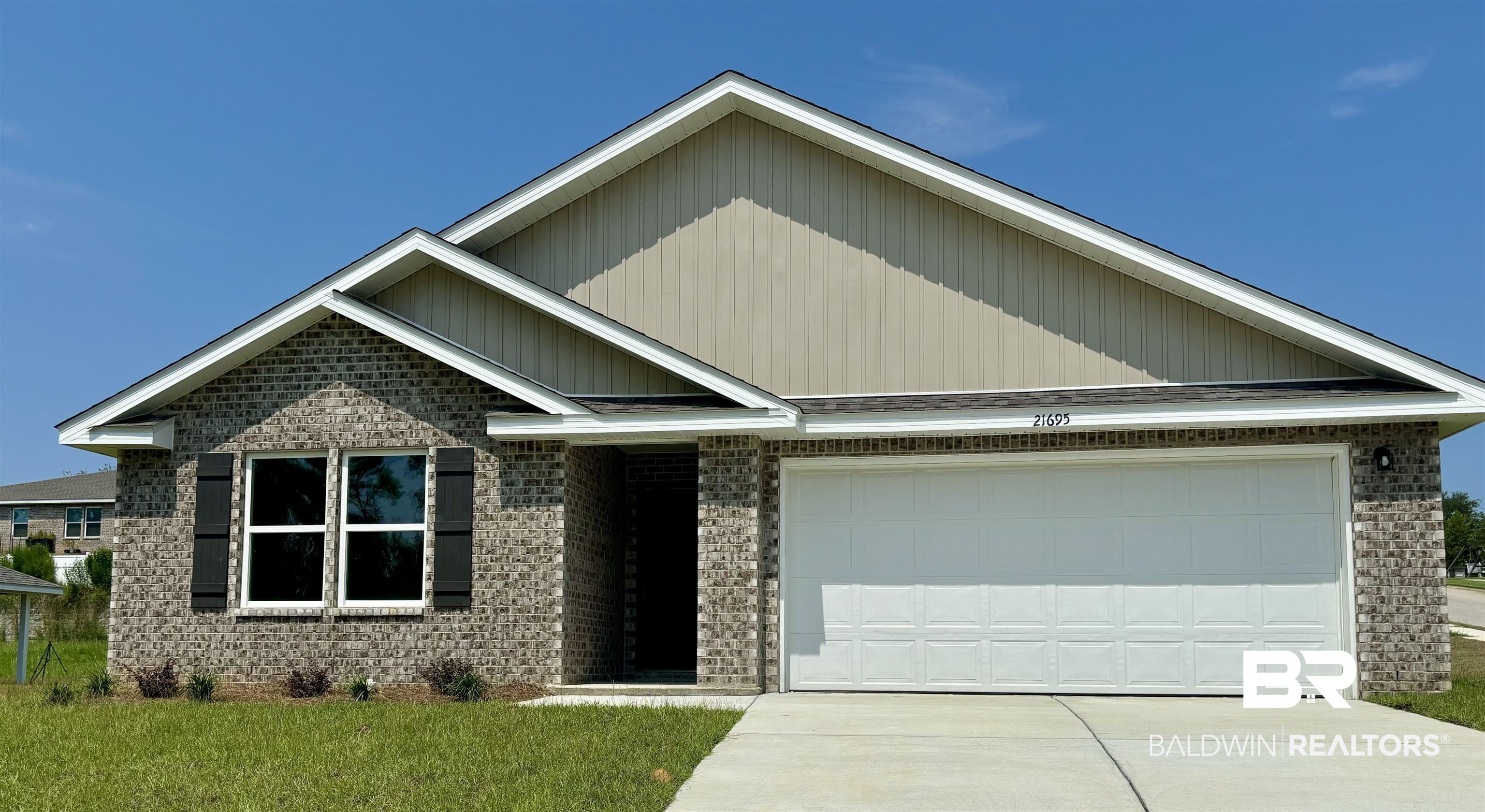 21695 Sutherland Circle Fairhope, AL 36532 - Photo 1 of 9 Craftsman-style house with a garage