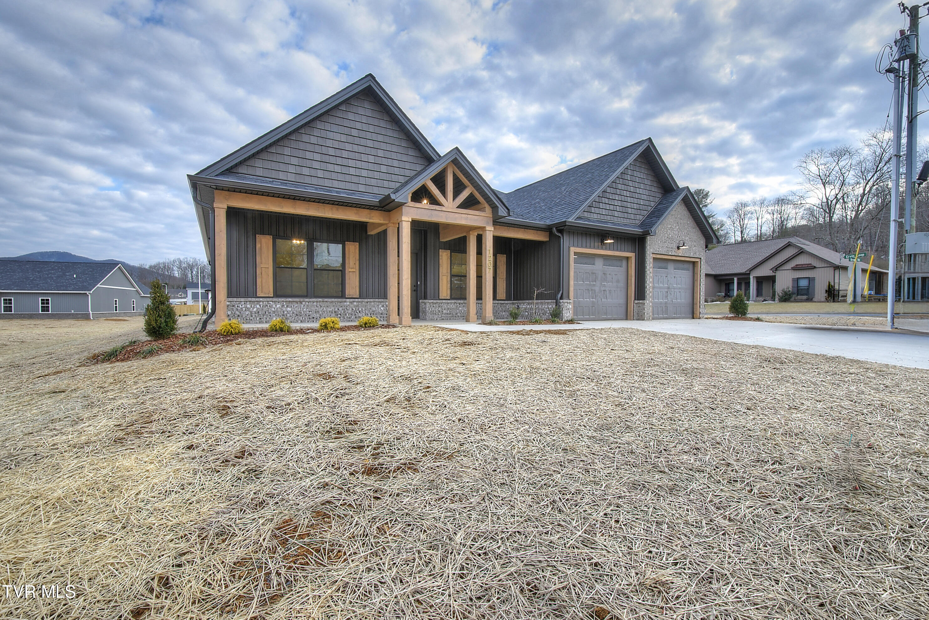 1207 Brown Road Erwin, TN 37650 - Photo 2 of 22 DSC_0031_2_3_4_5_6