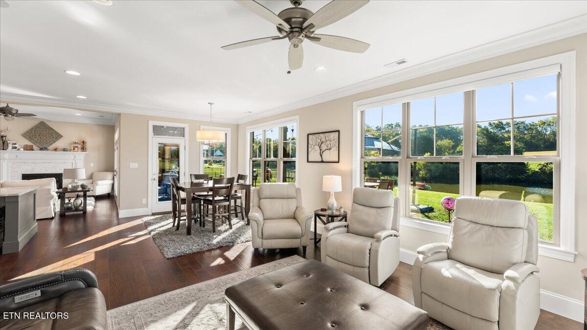 3725 Promontory Point Louisville, TN 37777 - Photo 16 of 54 16-Family Room