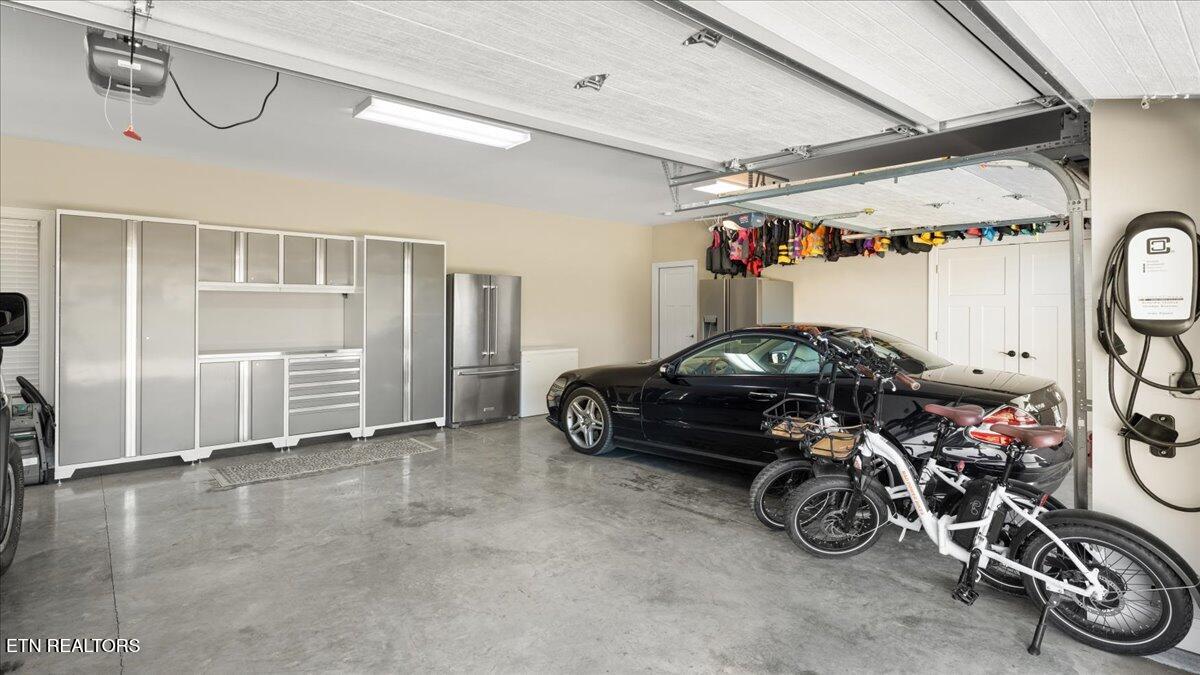 3725 Promontory Point Louisville, TN 37777 - Photo 39 of 54 41-3-Car Garage