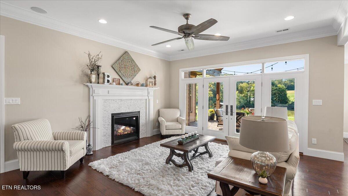 3725 Promontory Point Louisville, TN 37777 - Photo 4 of 54 04-Living Room