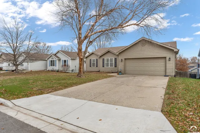 $325,000 | 528 Durham Court, Lawrence, KS 66049