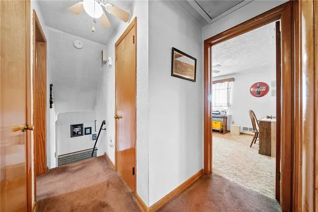 a view of an entryway with a livingroom