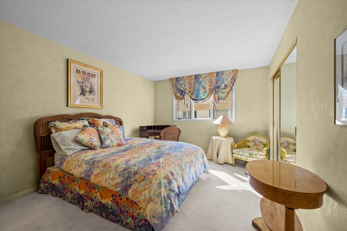 320 Buckthorn Circle Northbrook, IL 60062 - Photo 14 of 20 a bedroom with a bed and a chandelier