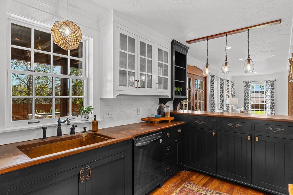 271 Smokehouse Road Fredericksburg, TX 78624 - Photo 19 of 100