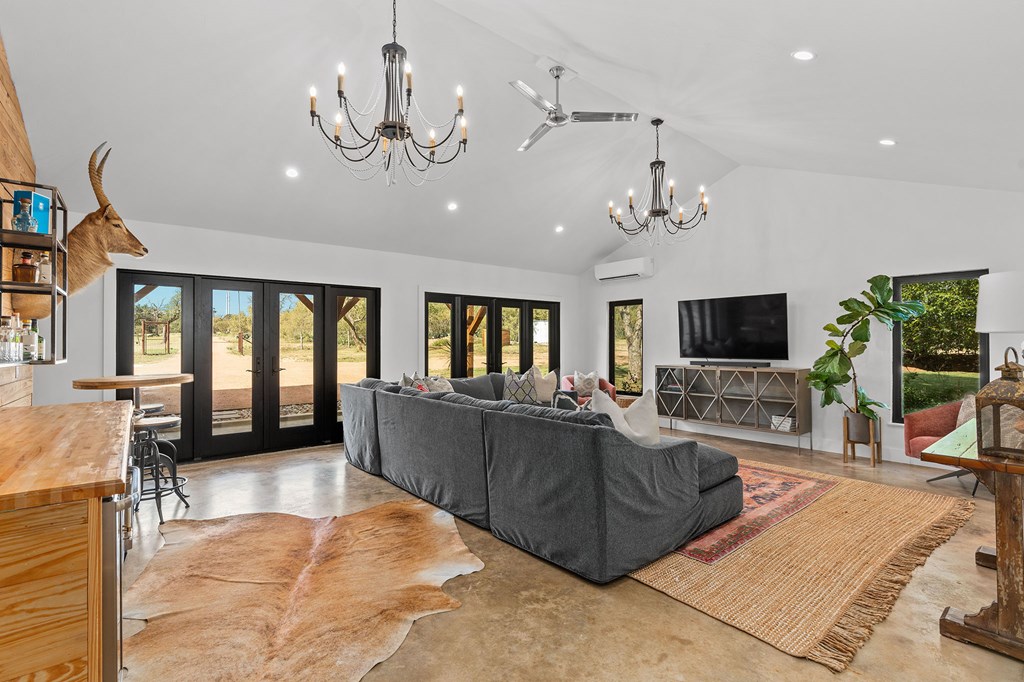 271 Smokehouse Road Fredericksburg, TX 78624 - Photo 22 of 100