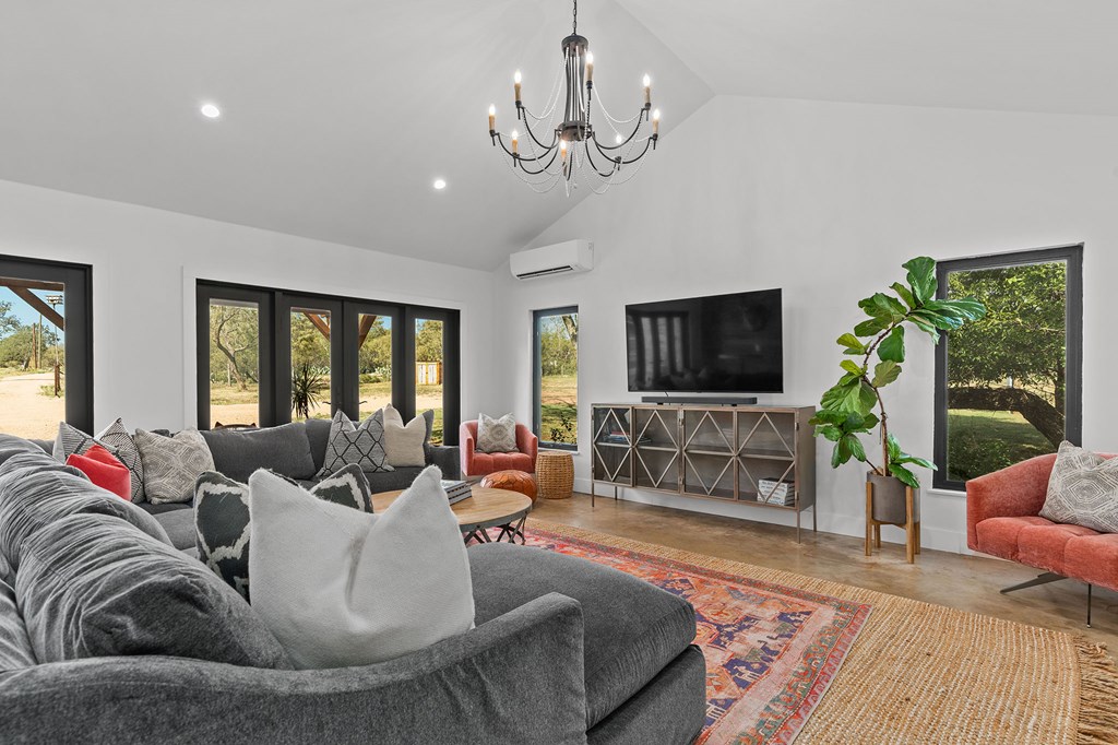 271 Smokehouse Road Fredericksburg, TX 78624 - Photo 23 of 100