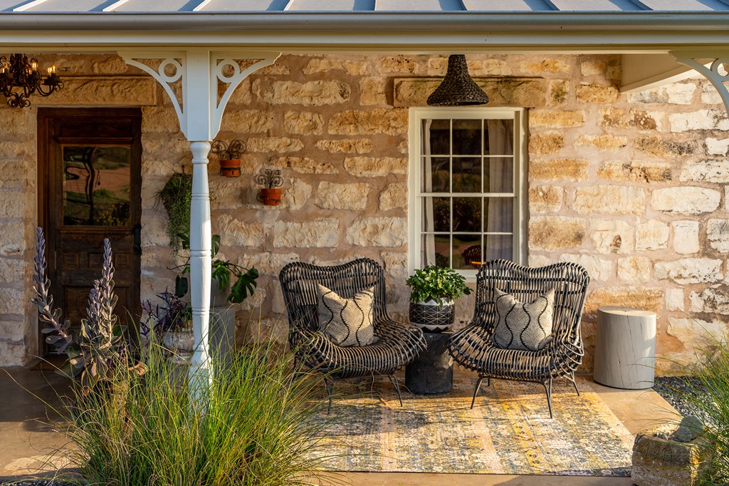 271 Smokehouse Road Fredericksburg, TX 78624 - Photo 5 of 100