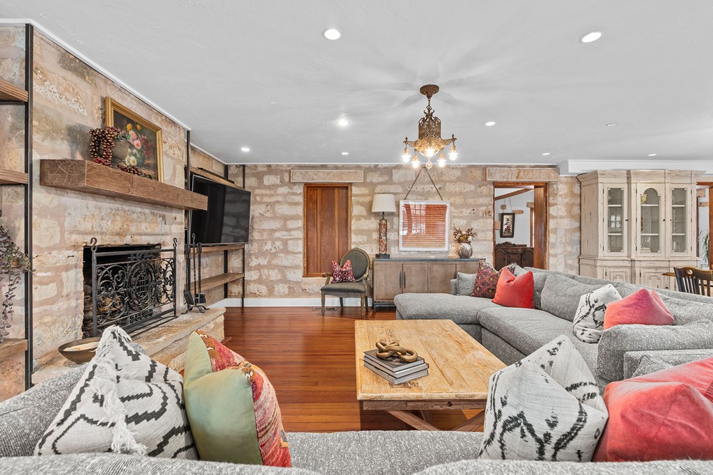 271 Smokehouse Road Fredericksburg, TX 78624 - Photo 9 of 100