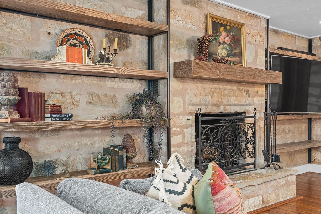 271 Smokehouse Road Fredericksburg, TX 78624 - Photo 10 of 100