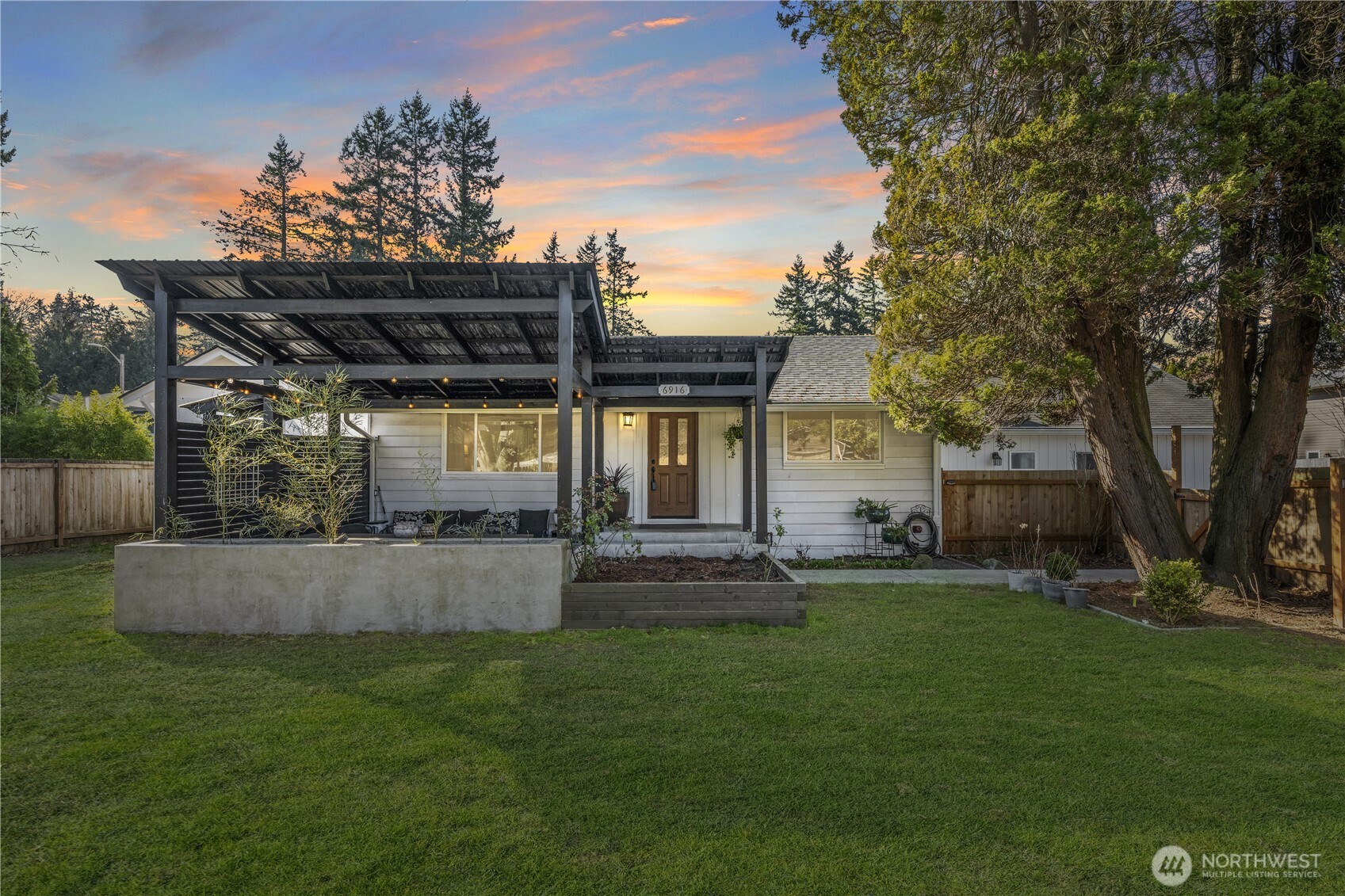 6916 Beverly Lane Everett, WA 98203 - Photo 1 of 36 Gallery Image 1