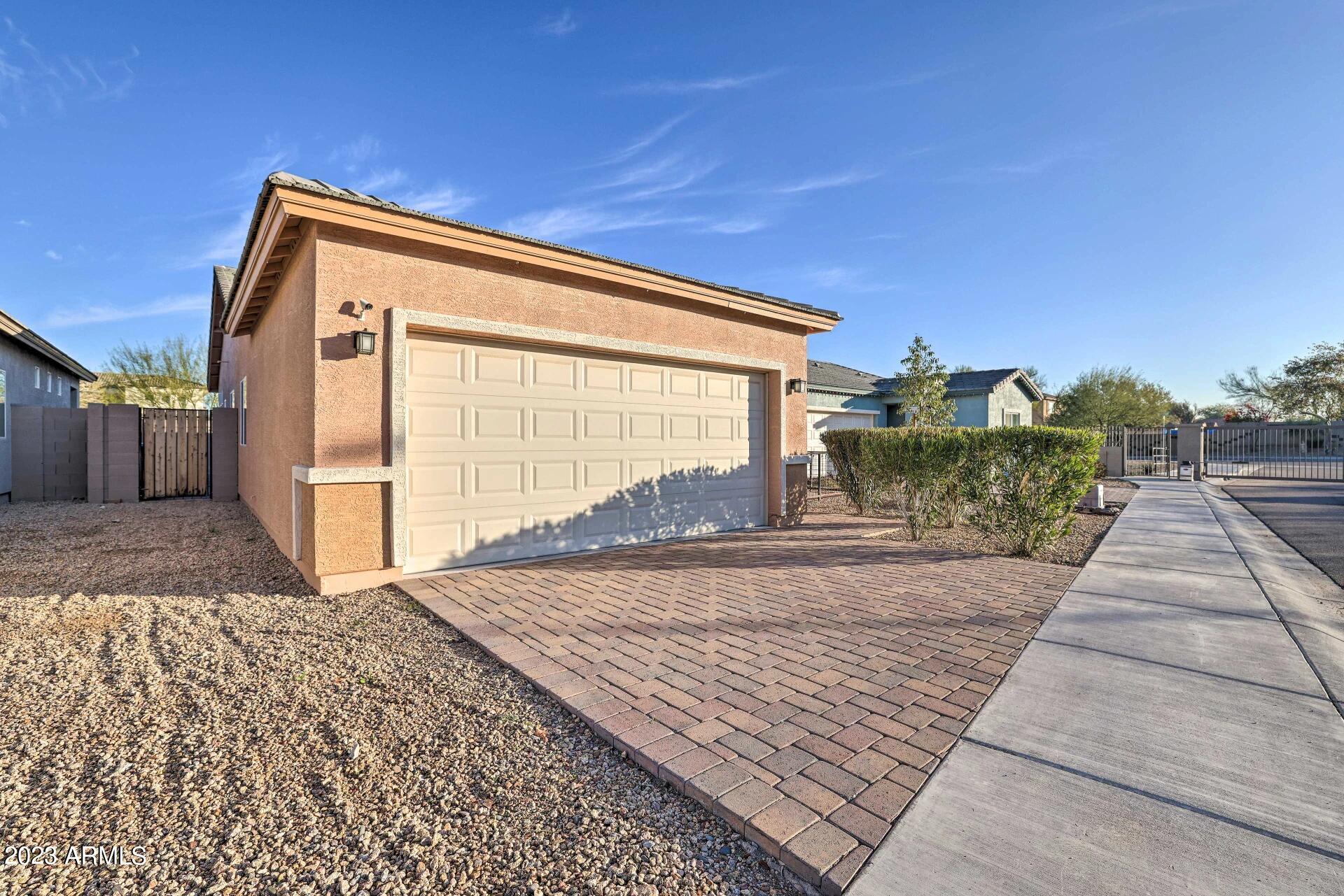 516 West Harwell Road Phoenix, AZ 85041 - Photo 4 of 26 jouy3vs9