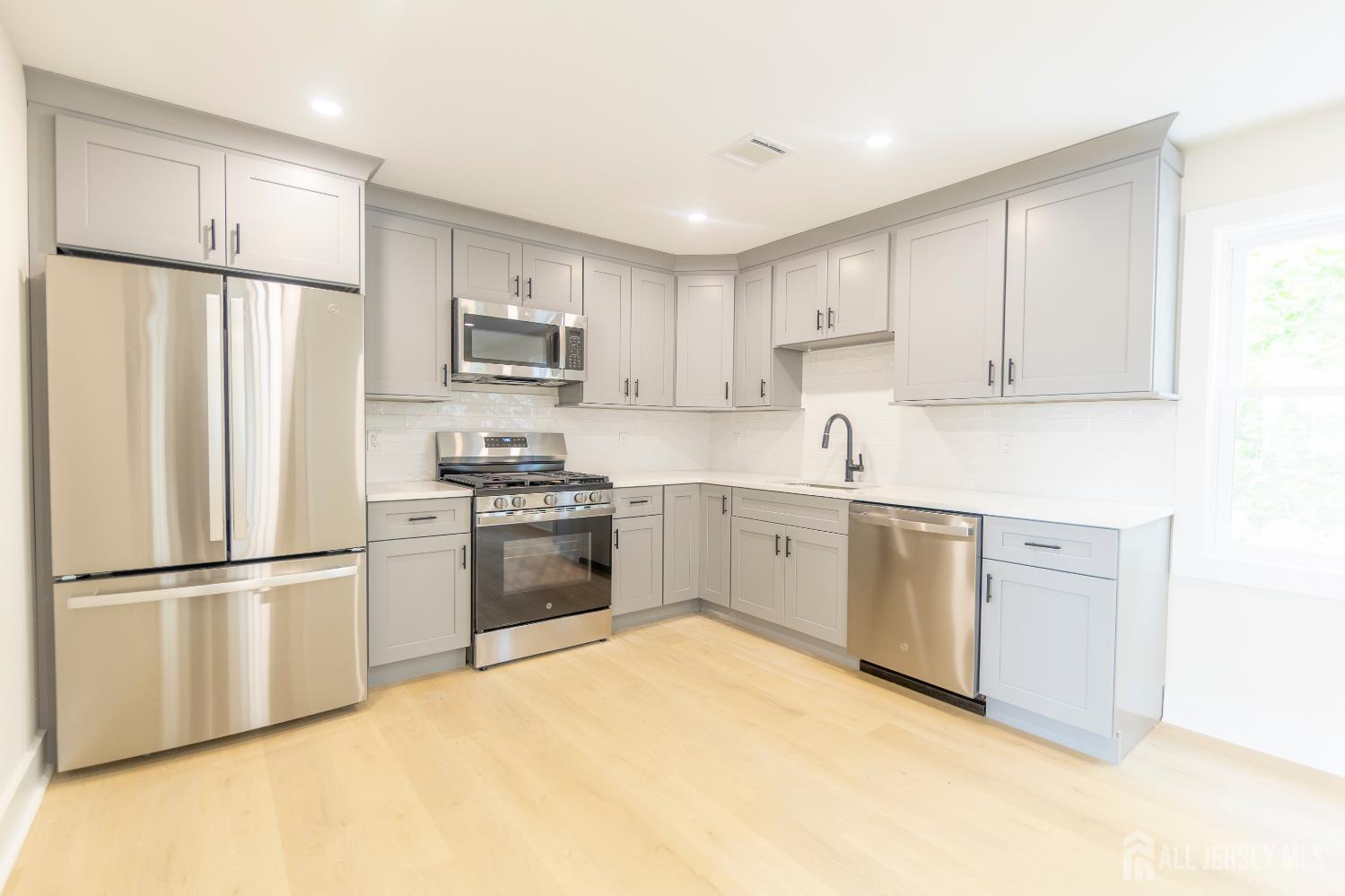 450 Packer Place, Unit 2 Perth Amboy, NJ 08861 - Photo 5 of 21