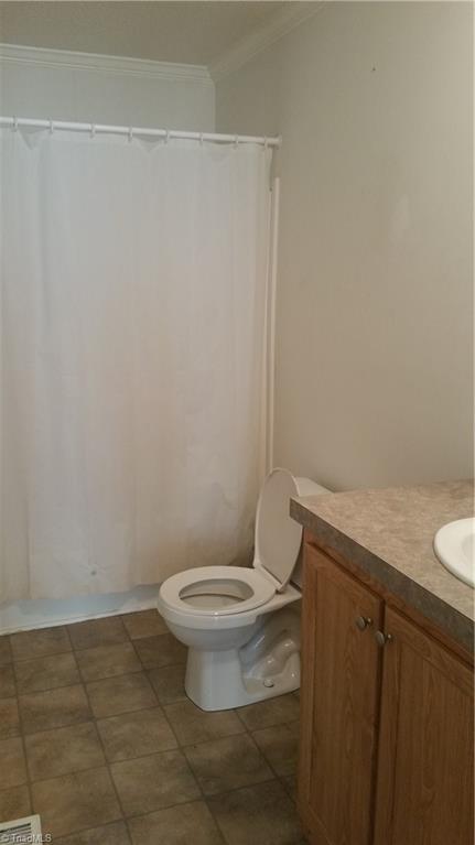 408 Eaton Road Mocksville, NC 27028 - Photo 8 of 11 2nd bath
