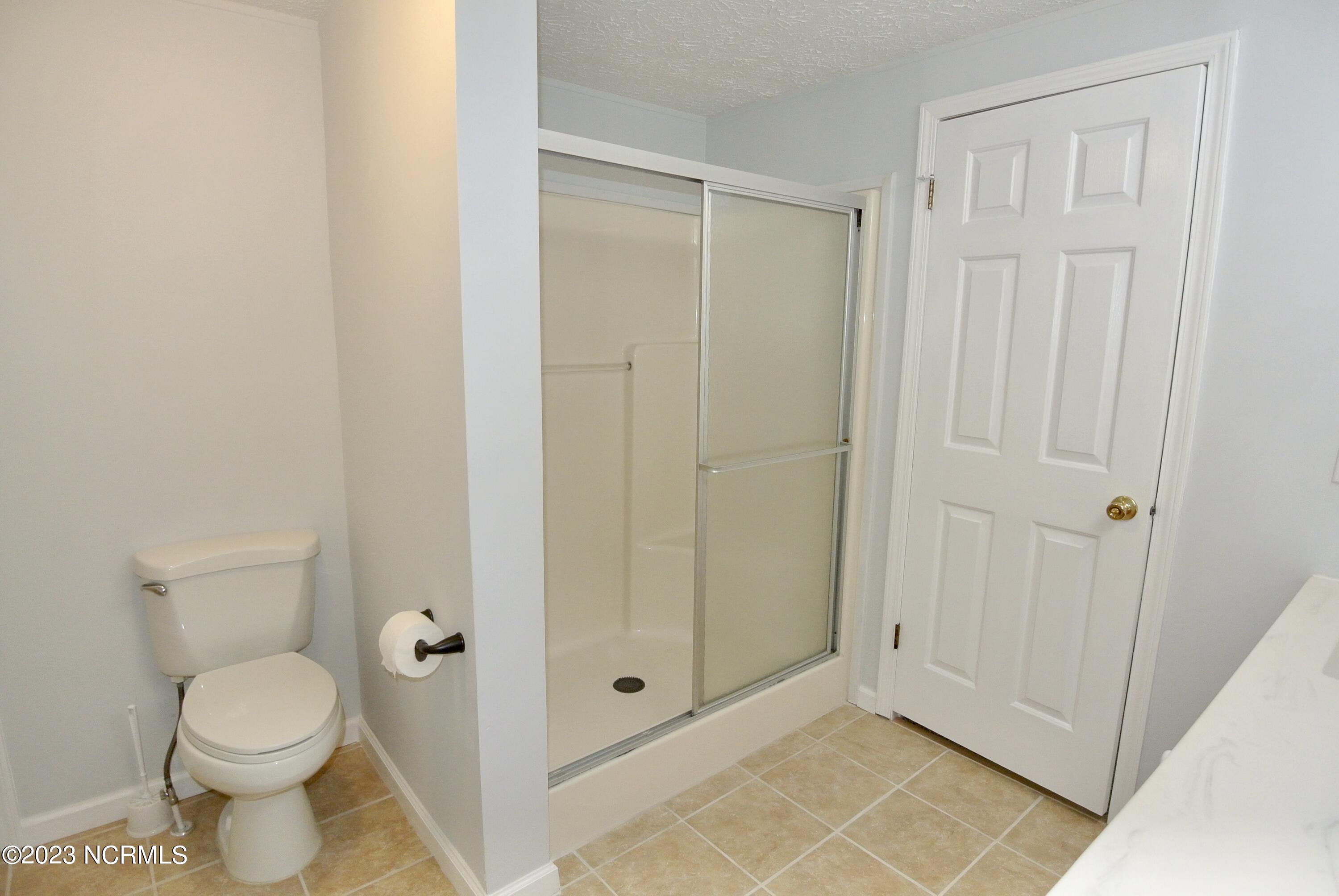 125 Stevenson Road New Bern, NC 28562 - Photo 29 of 44 Master bathroom
