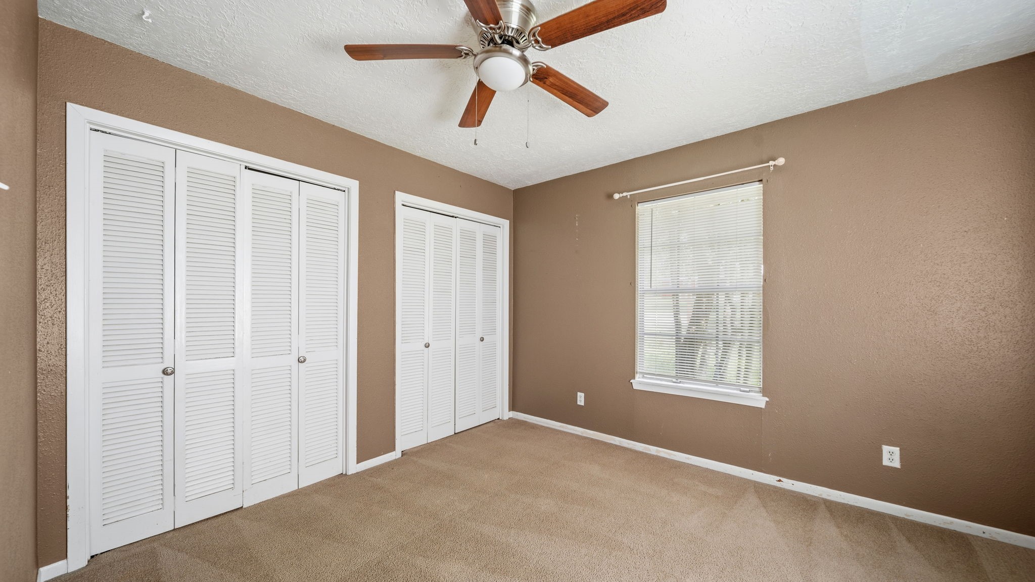 4027 Spring Branch Road Montgomery, TX 77316 - Photo 11 of 19 3rd bedroom also has spacious closet and great natural light.