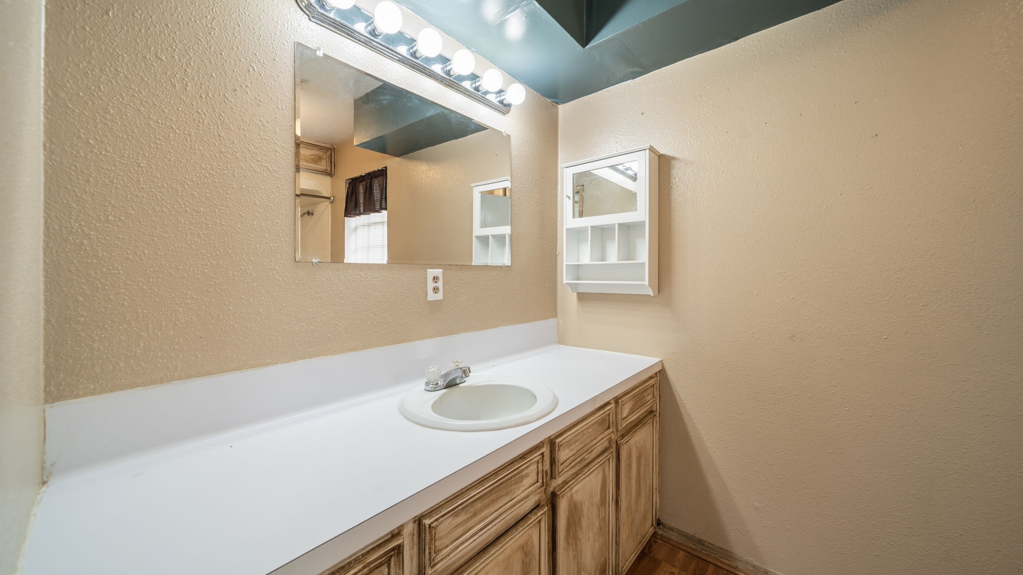 4027 Spring Branch Road Montgomery, TX 77316 - Photo 14 of 19 Private primary bathroom.