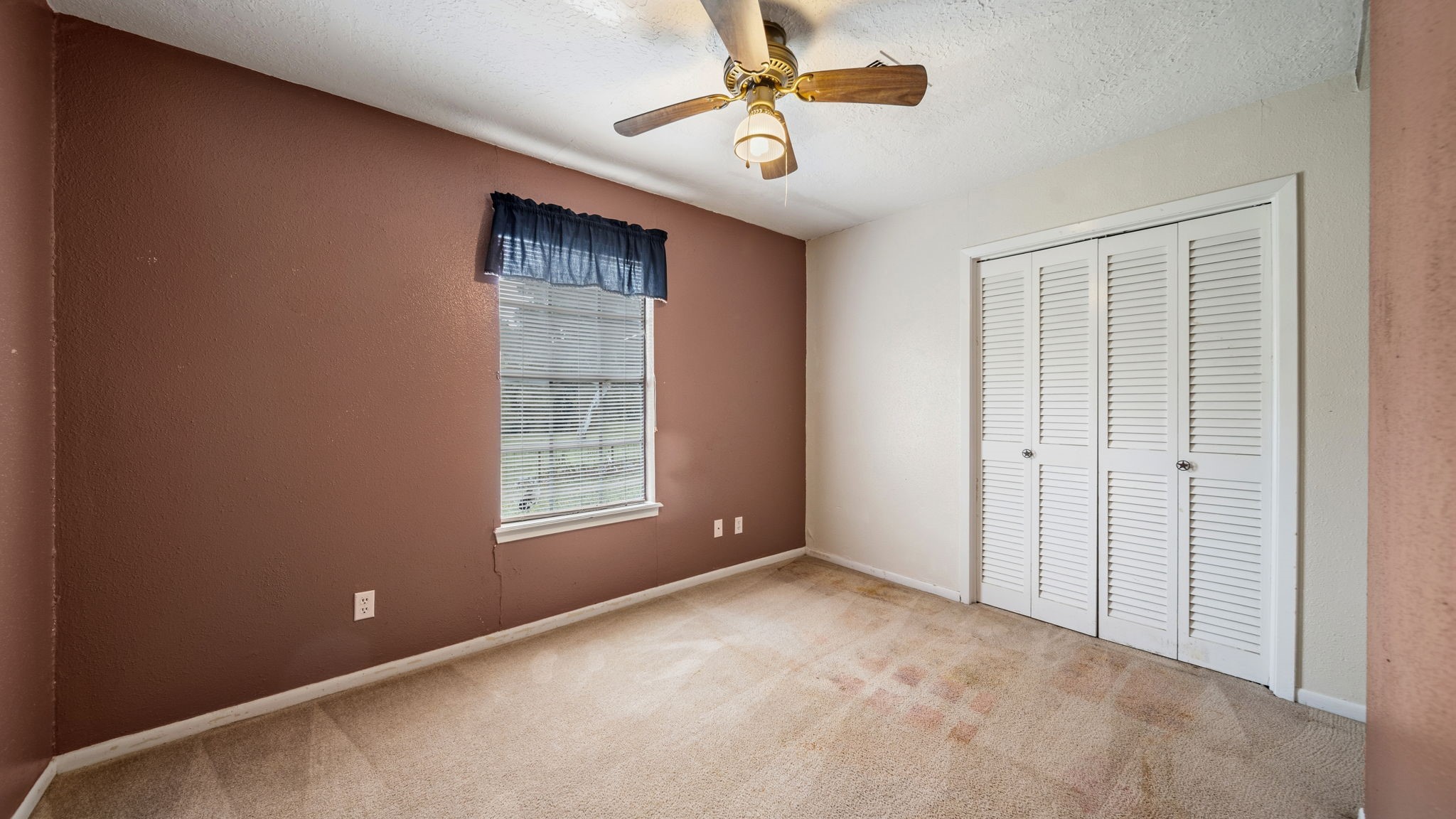 4027 Spring Branch Road Montgomery, TX 77316 - Photo 7 of 19 First bedroom with spacious closet.