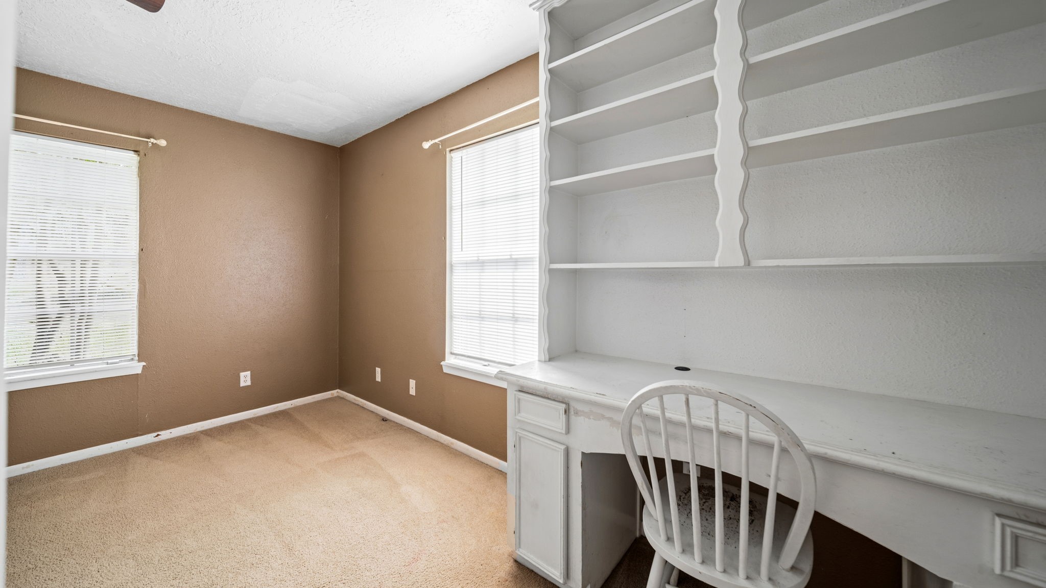 4027 Spring Branch Road Montgomery, TX 77316 - Photo 10 of 19 3rd bedroom with built in desk area.