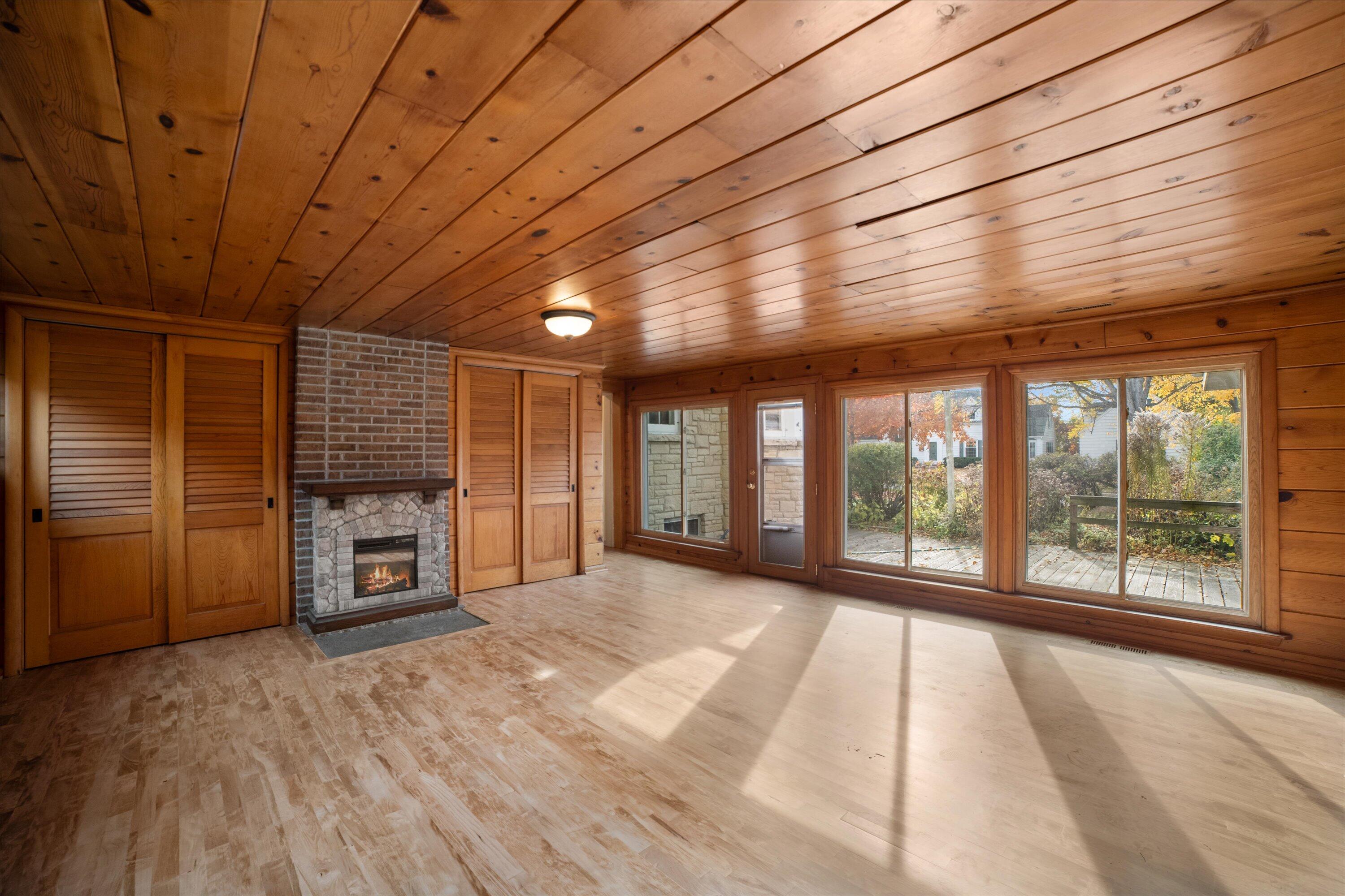 208 North Maple Terrace Oconomowoc, WI 53066 - Photo 19 of 50 Living Room