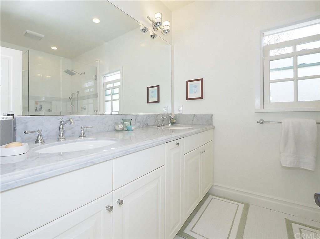 1201 Vía Gabriel Palos Verdes Estates, CA 90274 - Photo 14 of 33 Master Bath