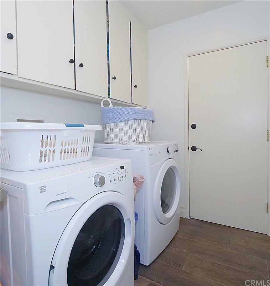 1201 Vía Gabriel Palos Verdes Estates, CA 90274 - Photo 19 of 33 Laundry Room