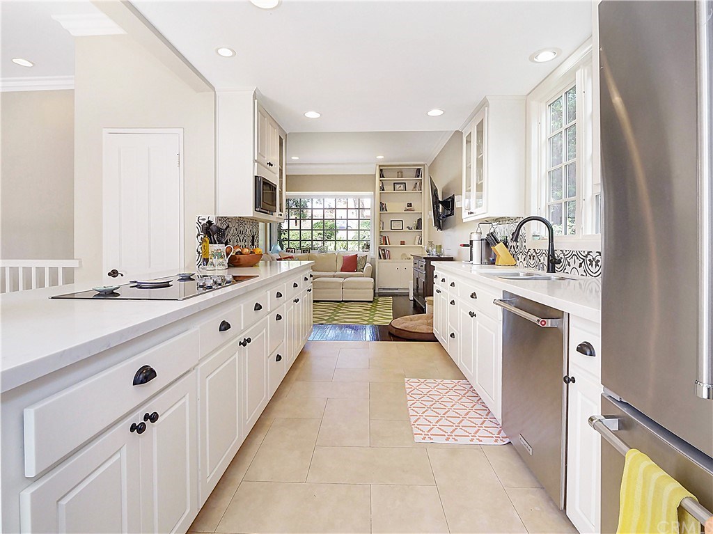 1201 Vía Gabriel Palos Verdes Estates, CA 90274 - Photo 8 of 33 Kitchen view towards family room