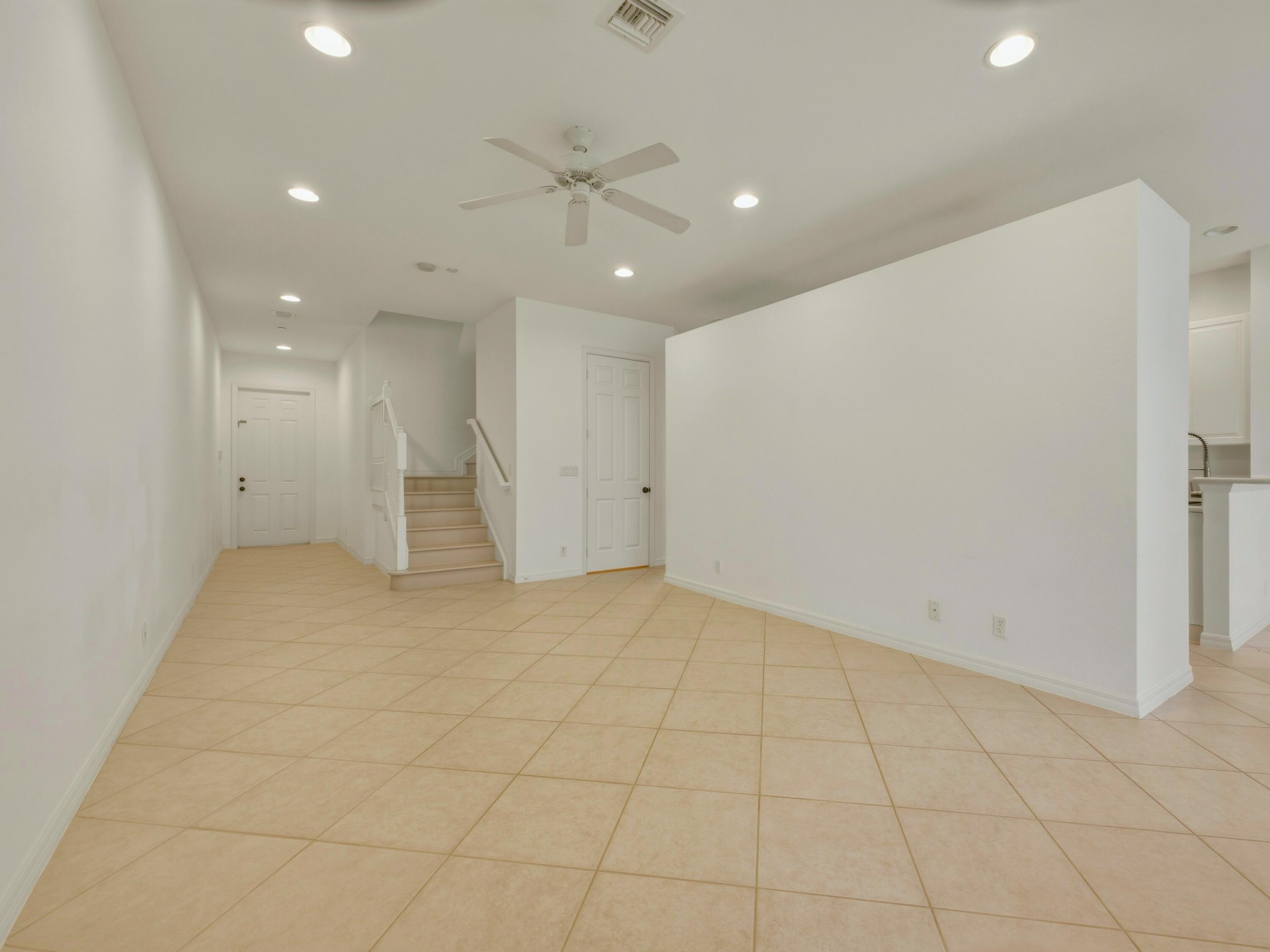 119 Lancaster Road Boynton Beach, FL 33426 - Photo 7 of 57 Living